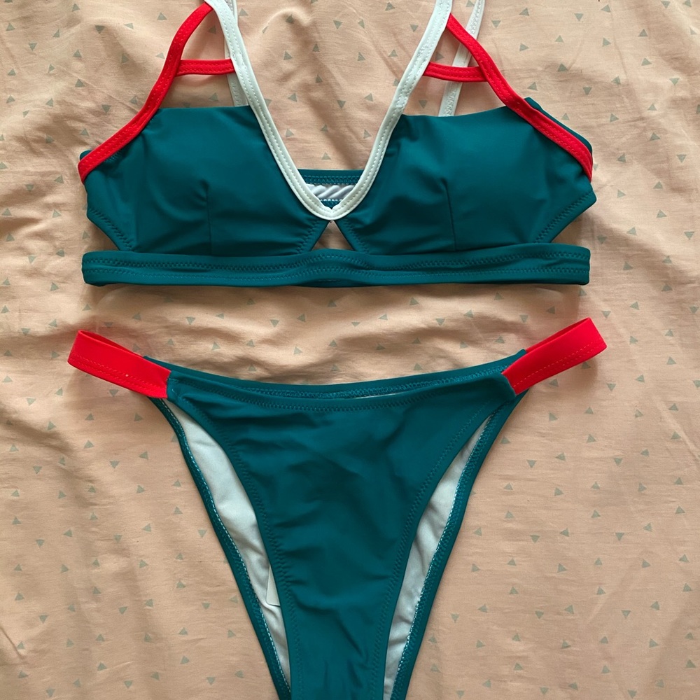 Cupshe Green and Pink Bikini sz. S